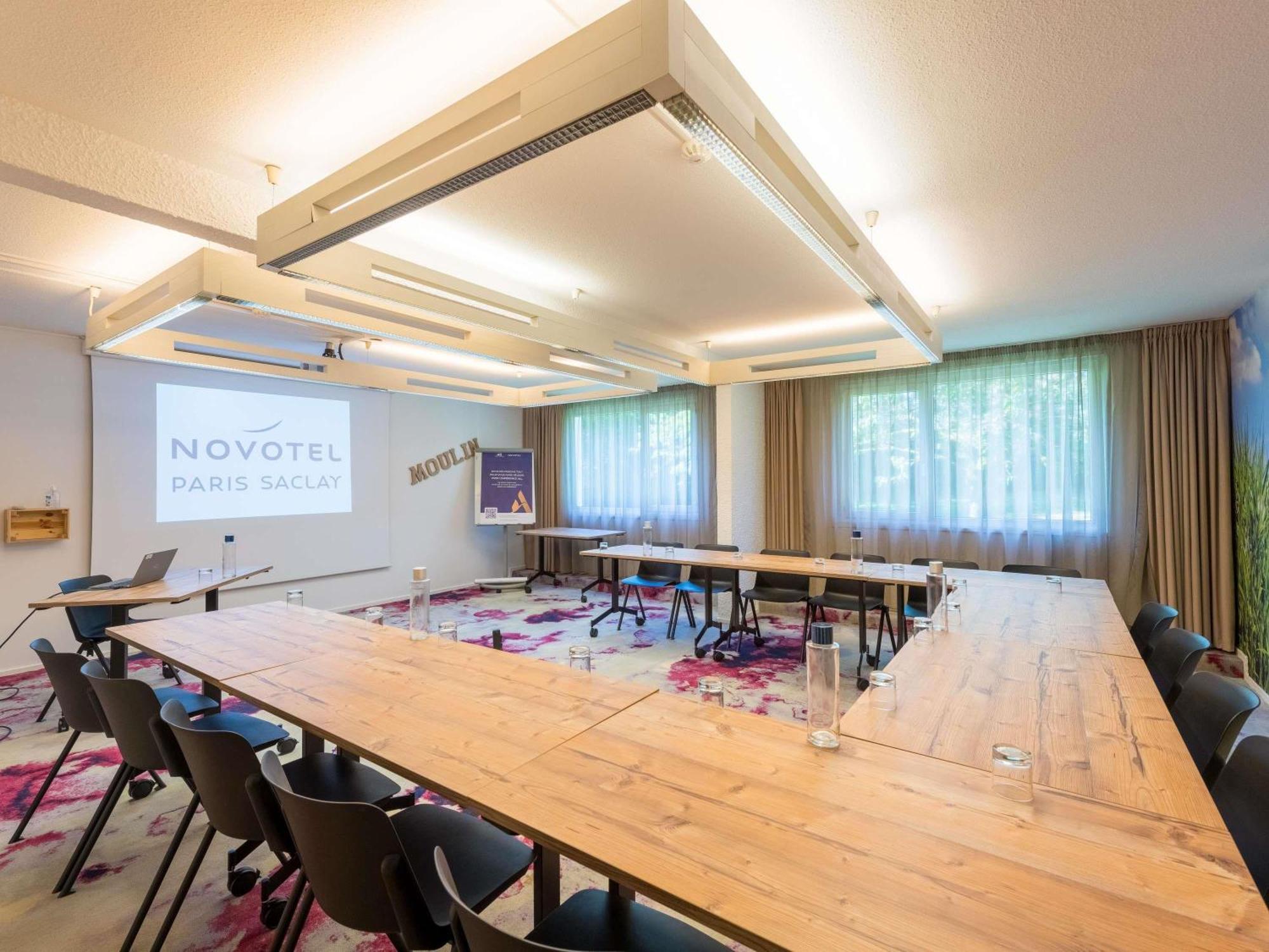 Novotel Saclay Exterior photo