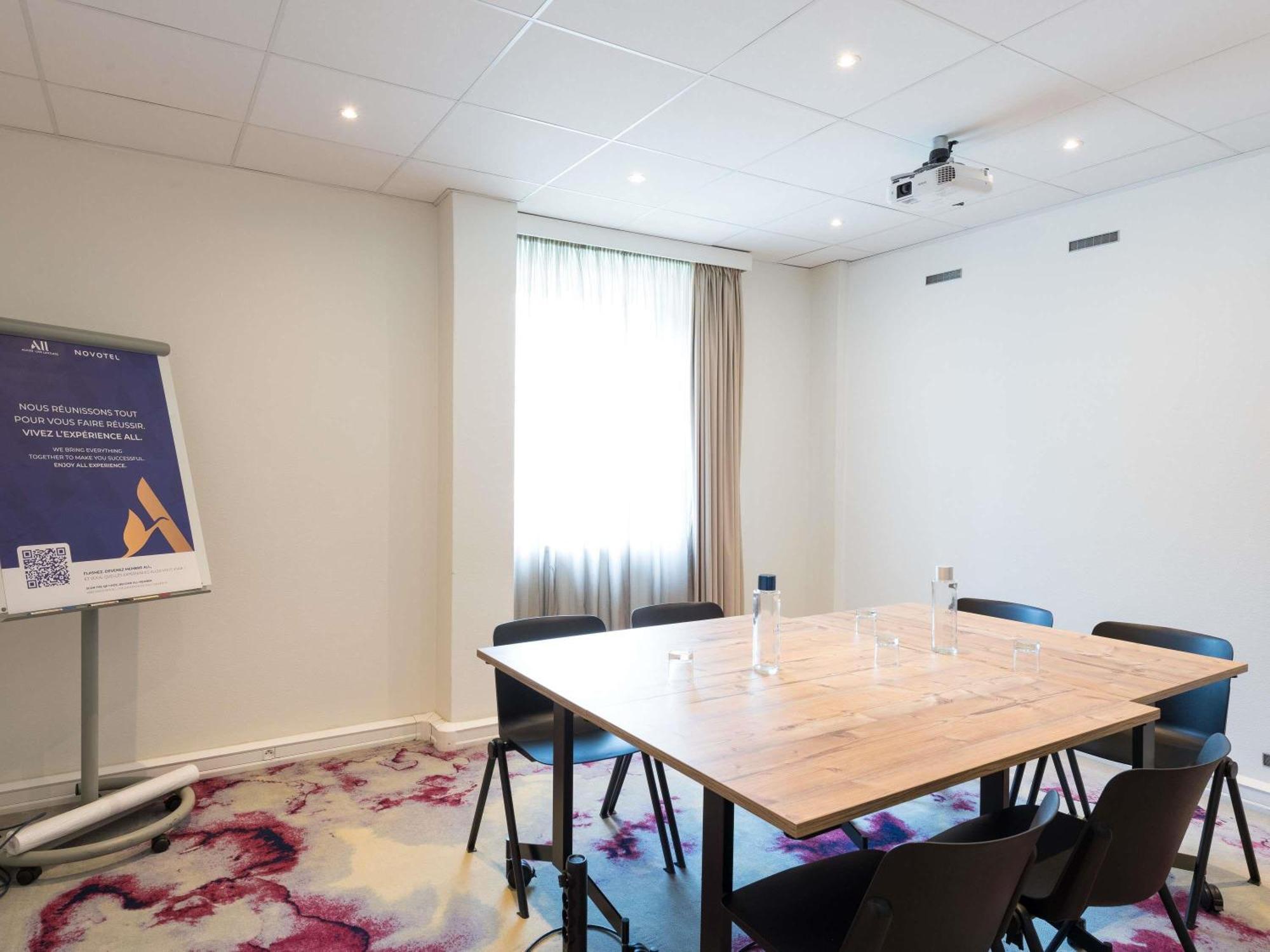 Novotel Saclay Exterior photo