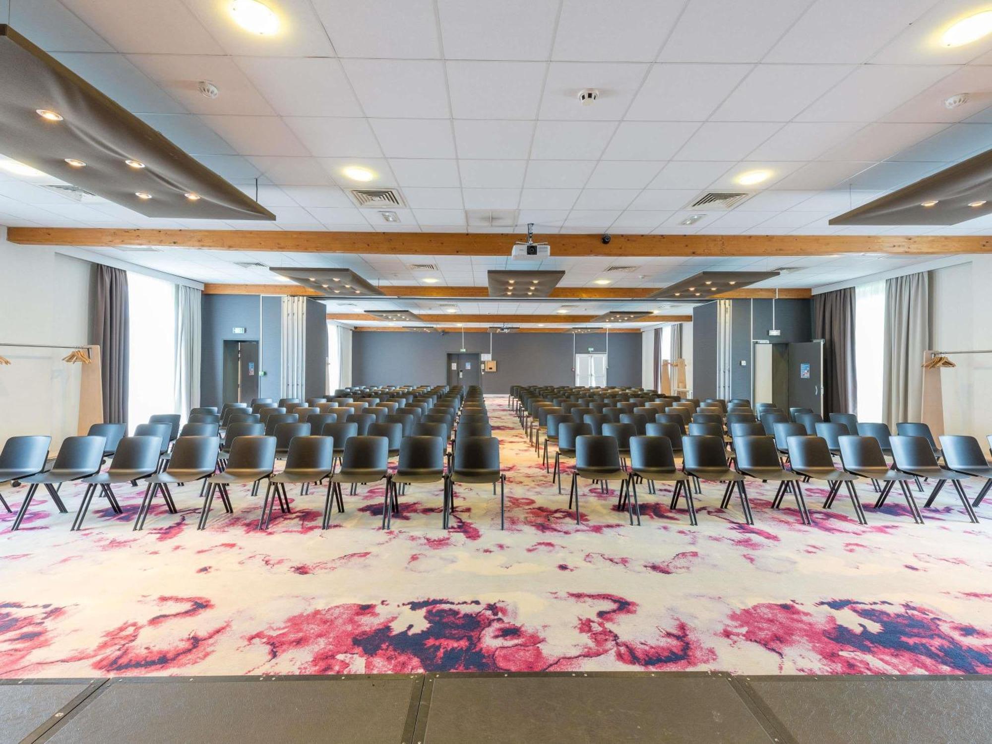 Novotel Saclay Exterior photo