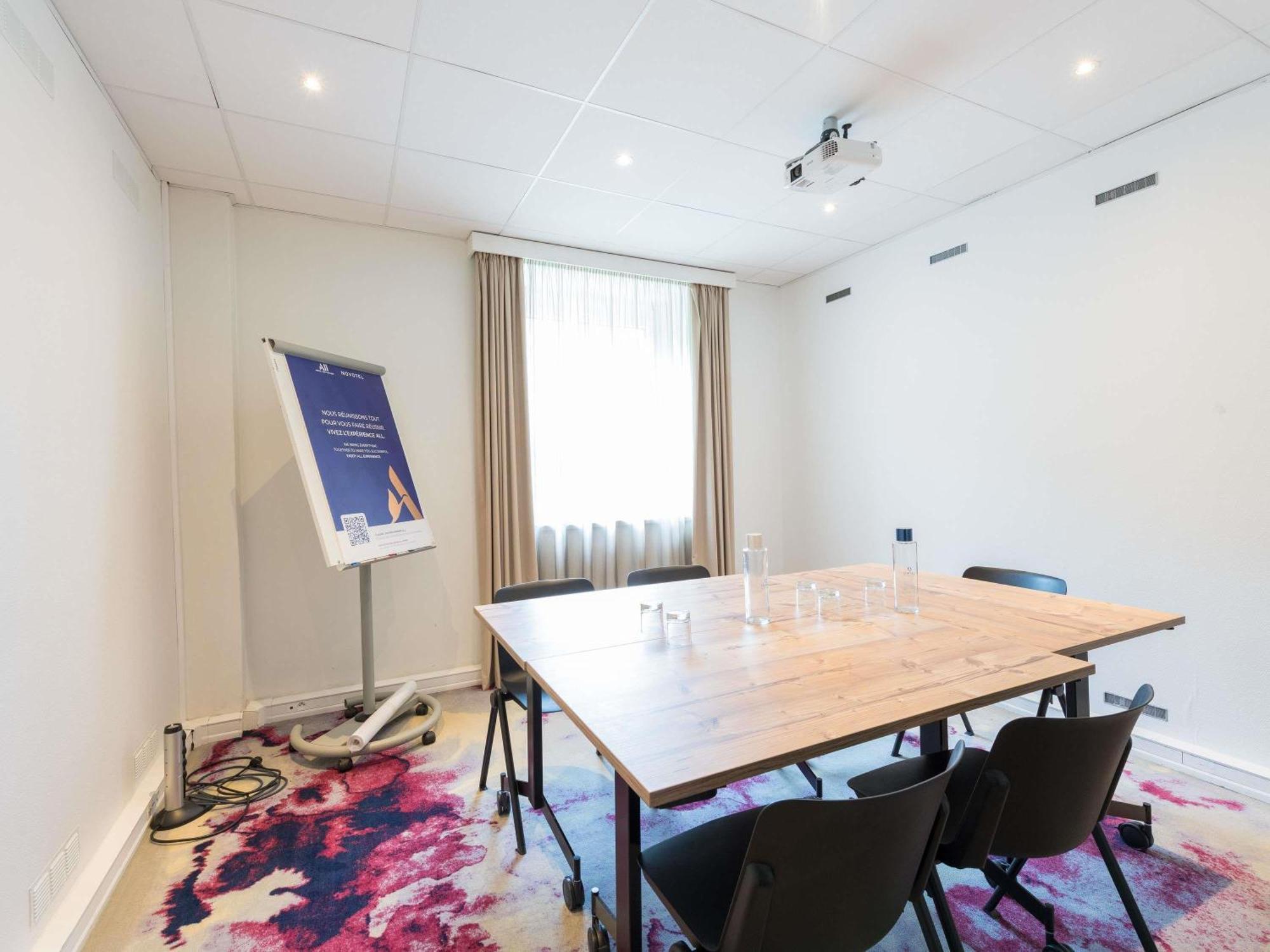Novotel Saclay Exterior photo