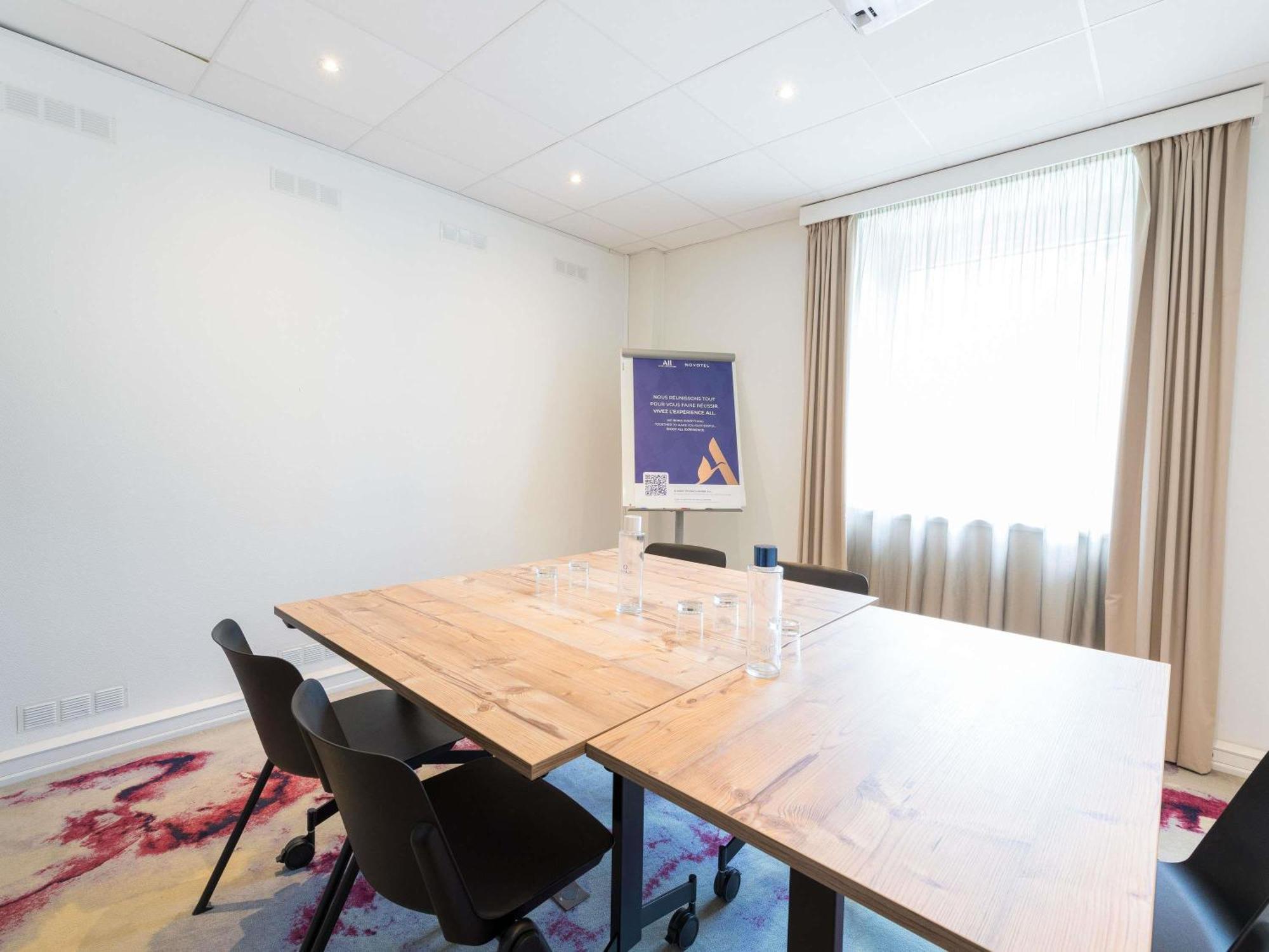 Novotel Saclay Exterior photo