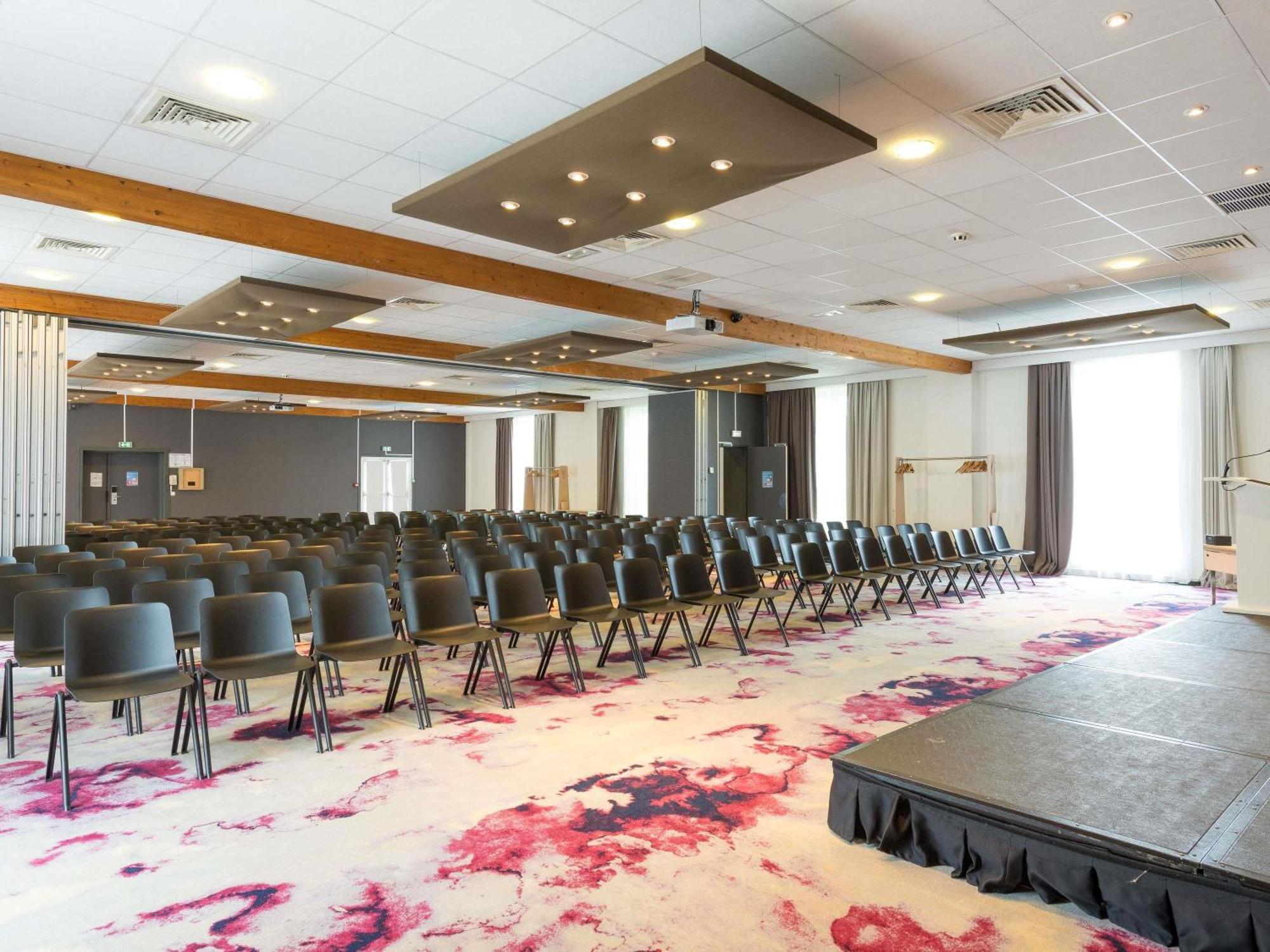 Novotel Saclay Exterior photo