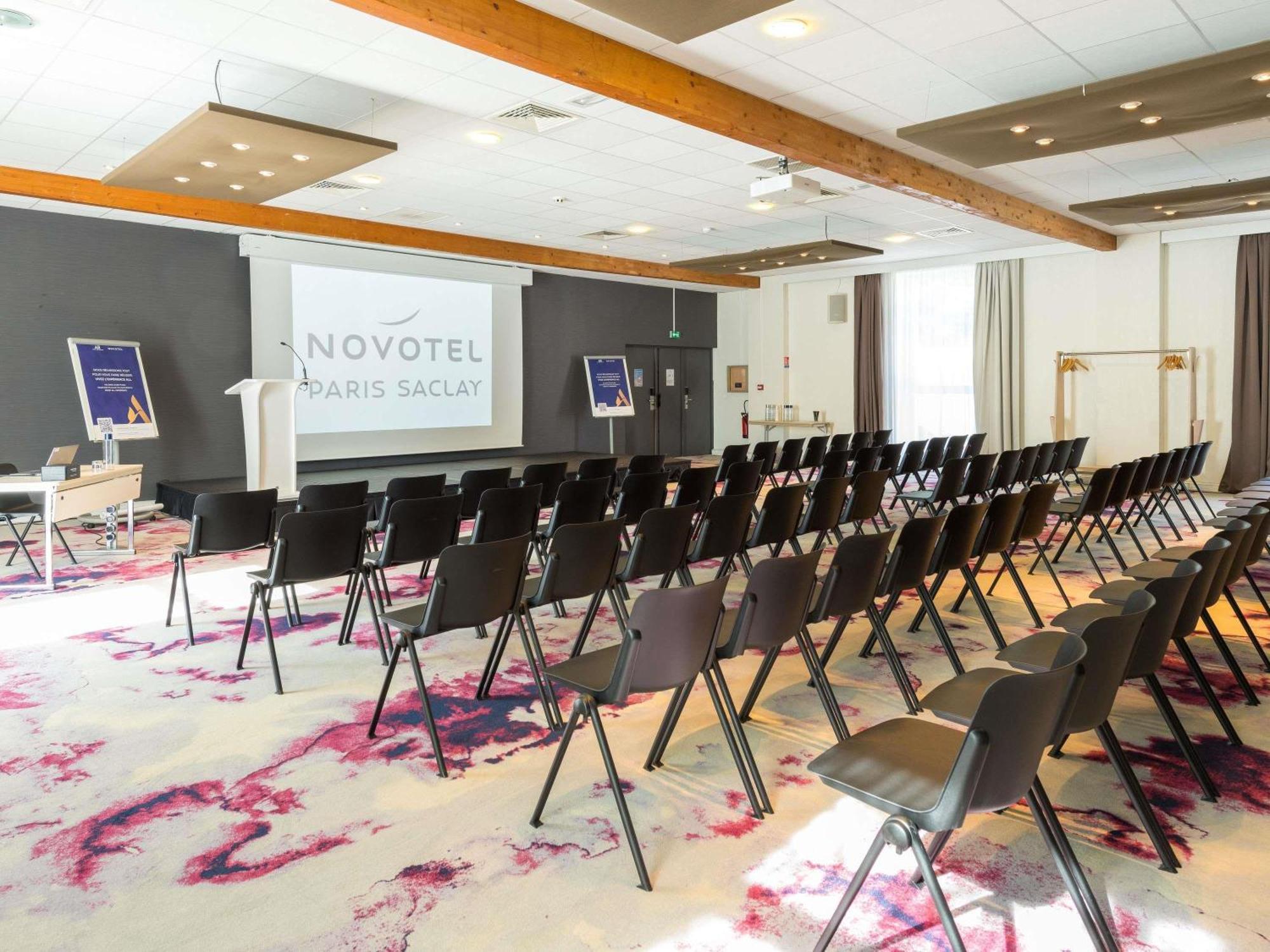 Novotel Saclay Exterior photo